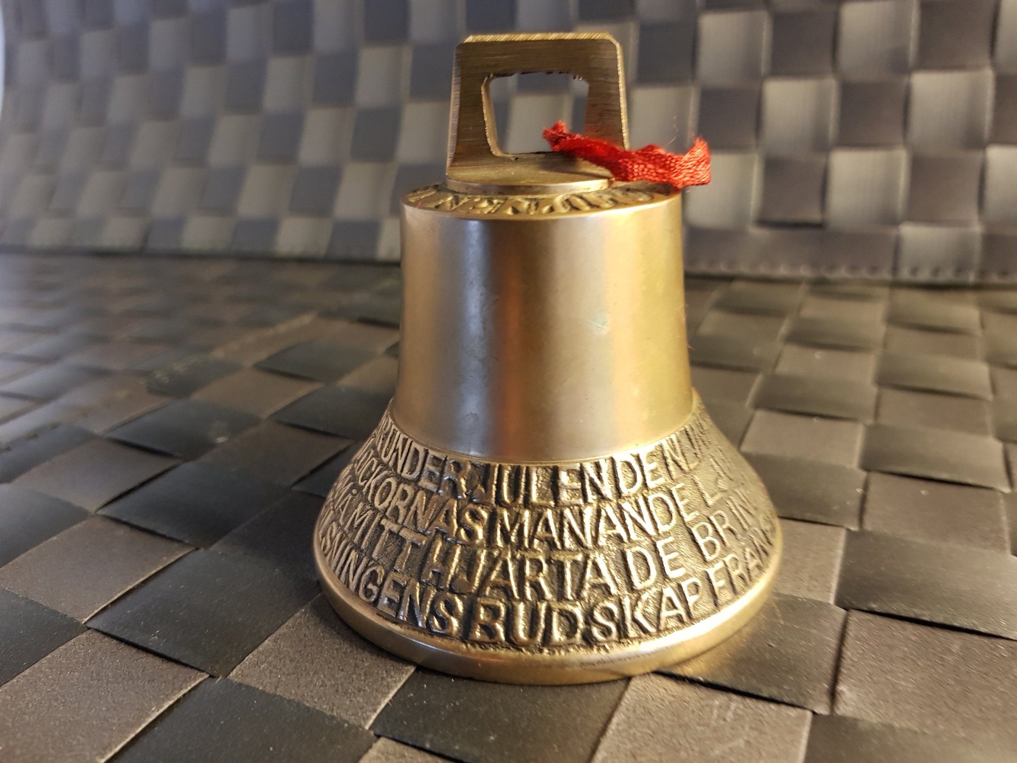 Vintage. Jul/klocka/bjällra gjuten i Mora text Fridfull Jul och