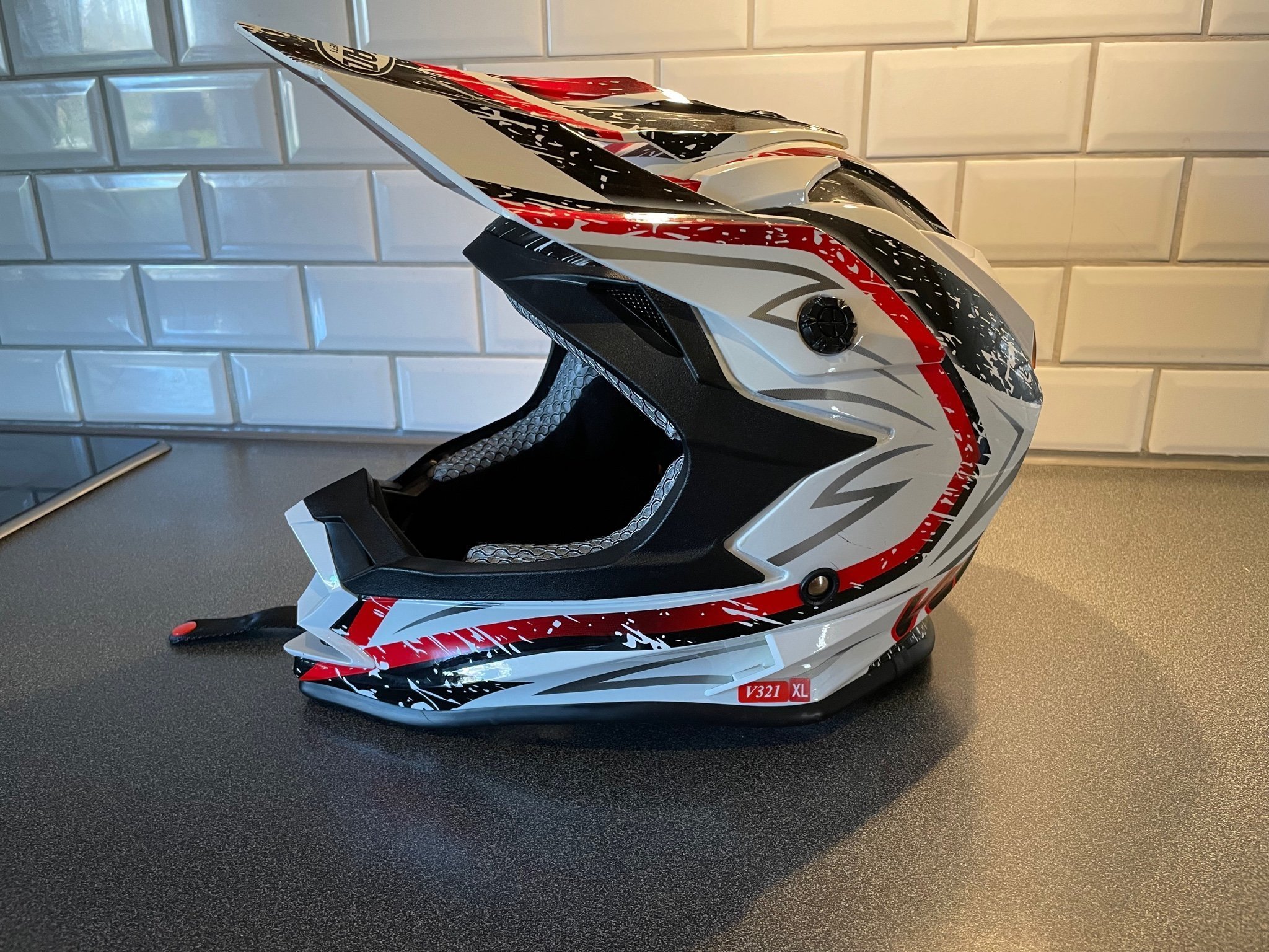 Moped/cross hjälm, i nyskick! Köp på Tradera (609991476)