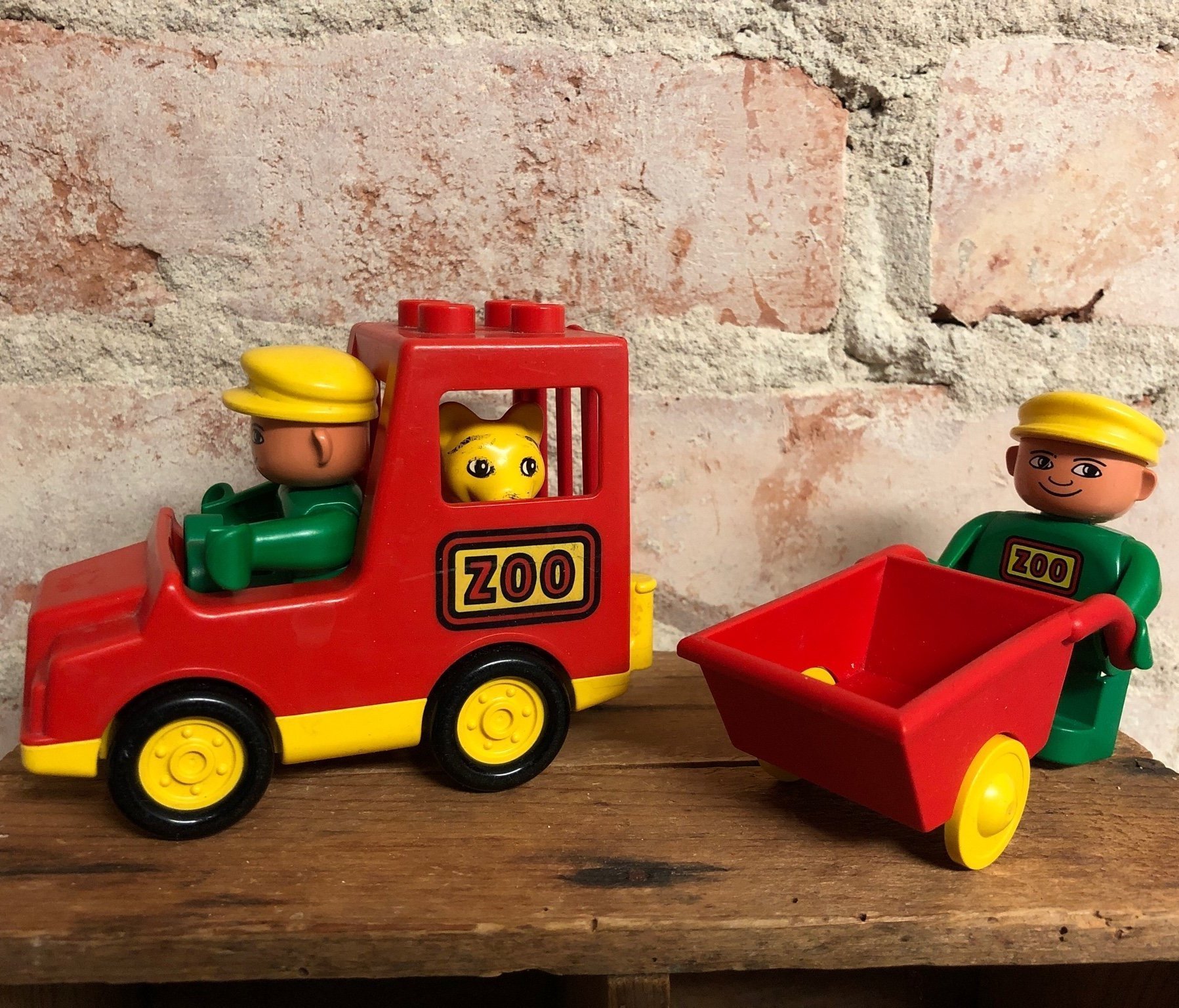 Se produkter som liknar Retro LEGO DUPLO. Zoo set med.. på Tradera