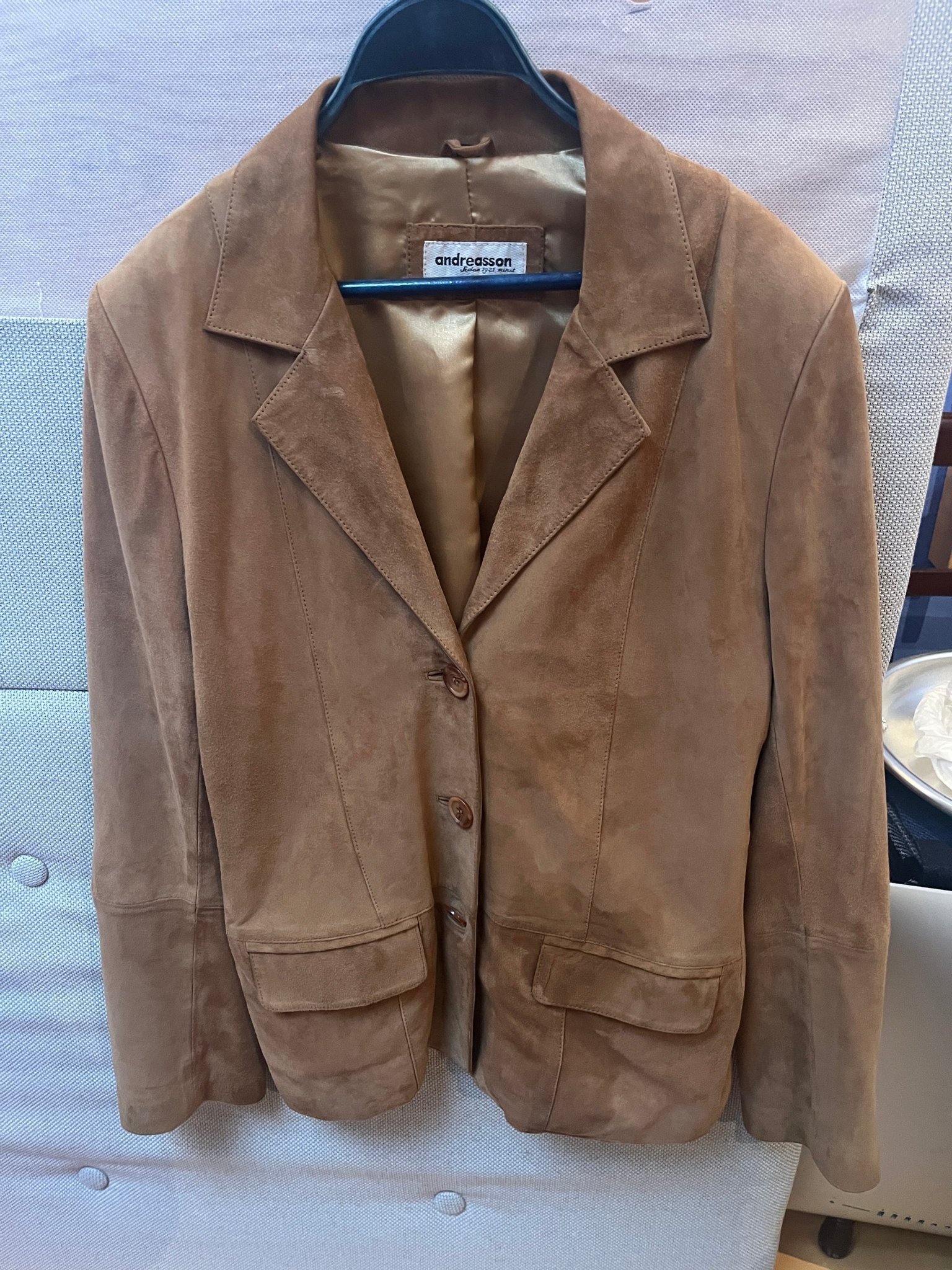 Kavaj i mocka med äkta läder från Andreassons t.. Köp på Tradera