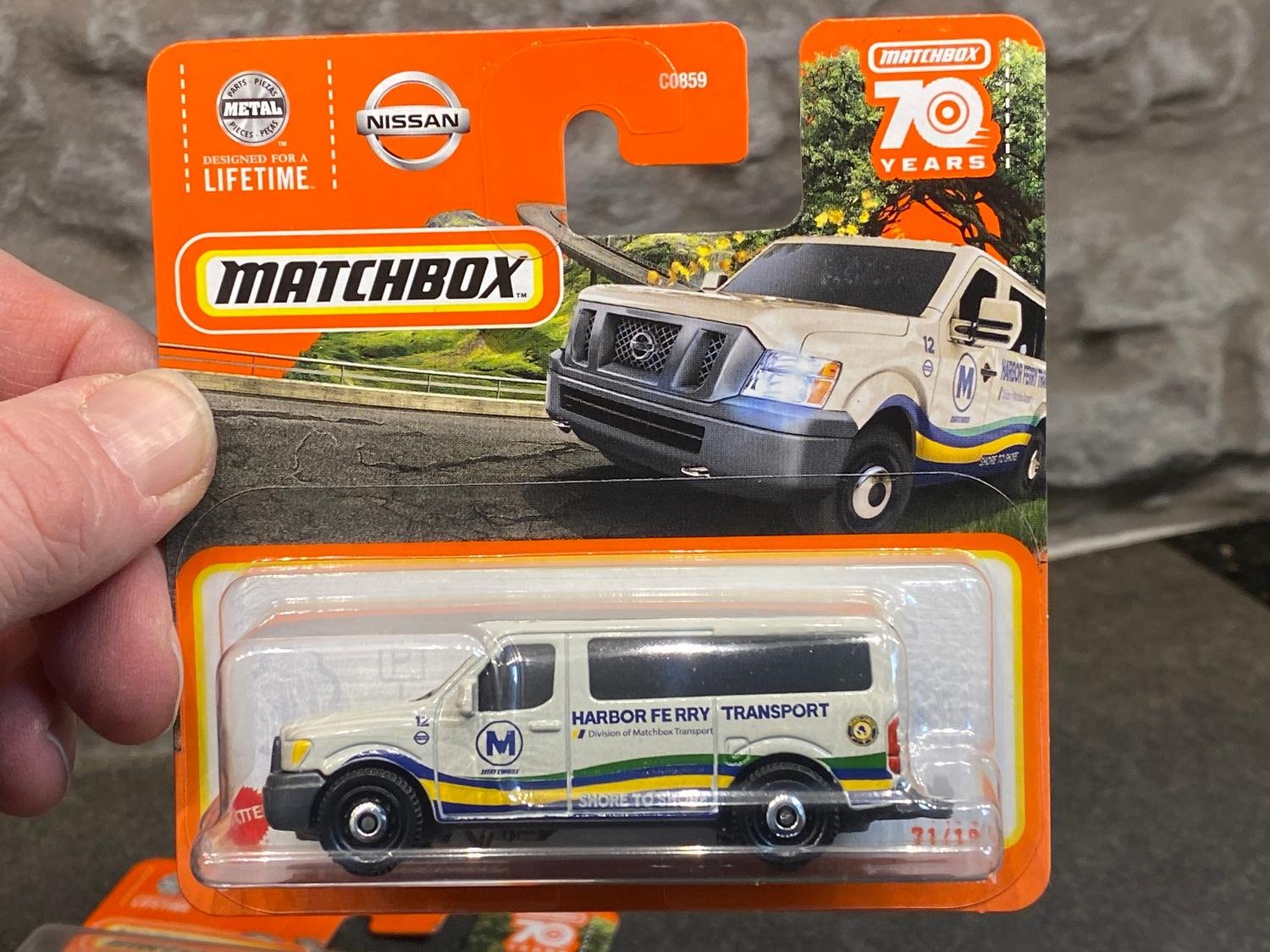 Skala 1/64 Matchbox Nissan NV Van Köp från YAKOL på Tradera (579250299)