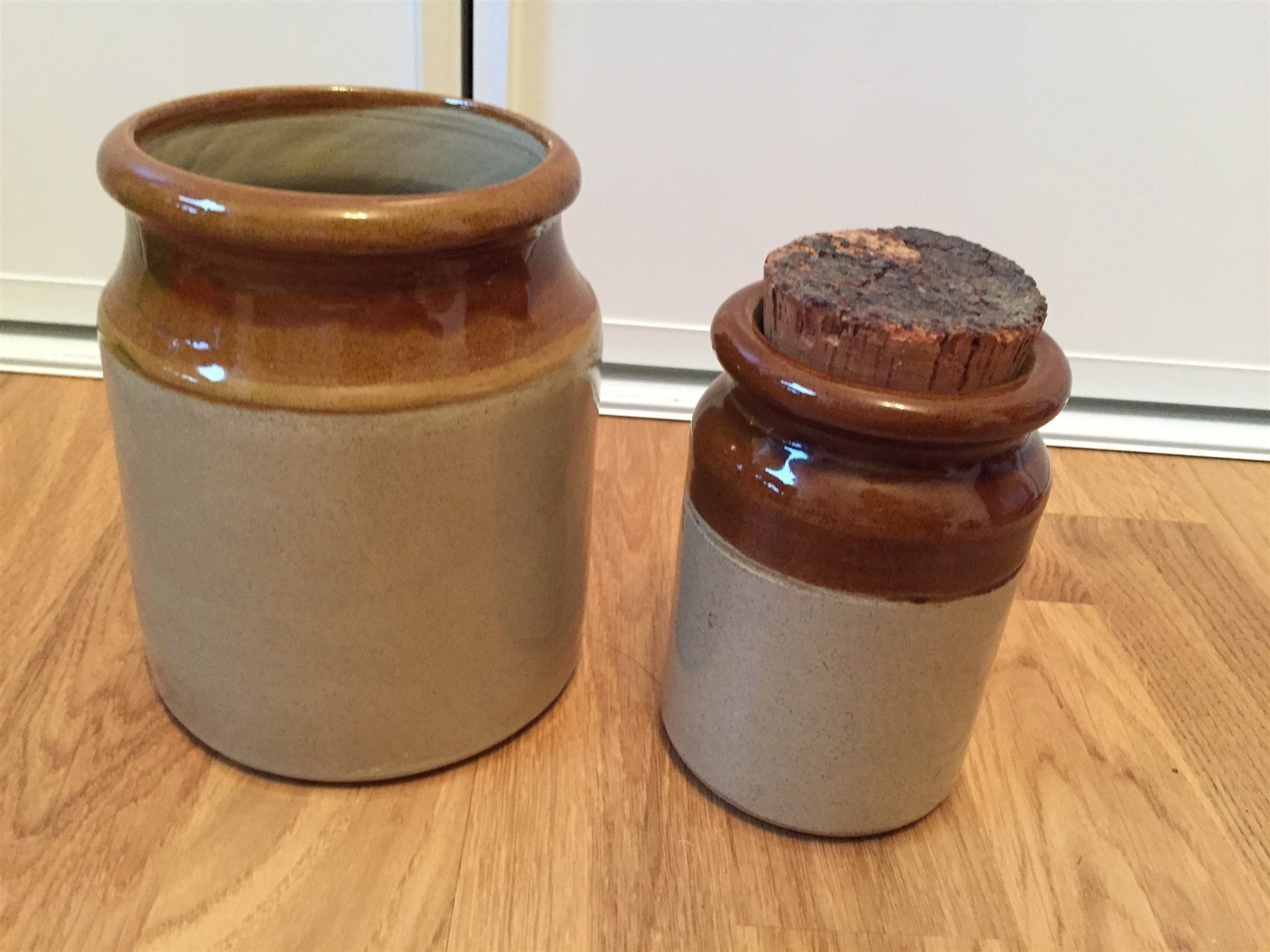 Två krus Moira Pottery Stoneware England 1970 t.. (351461932) ᐈ Köp på