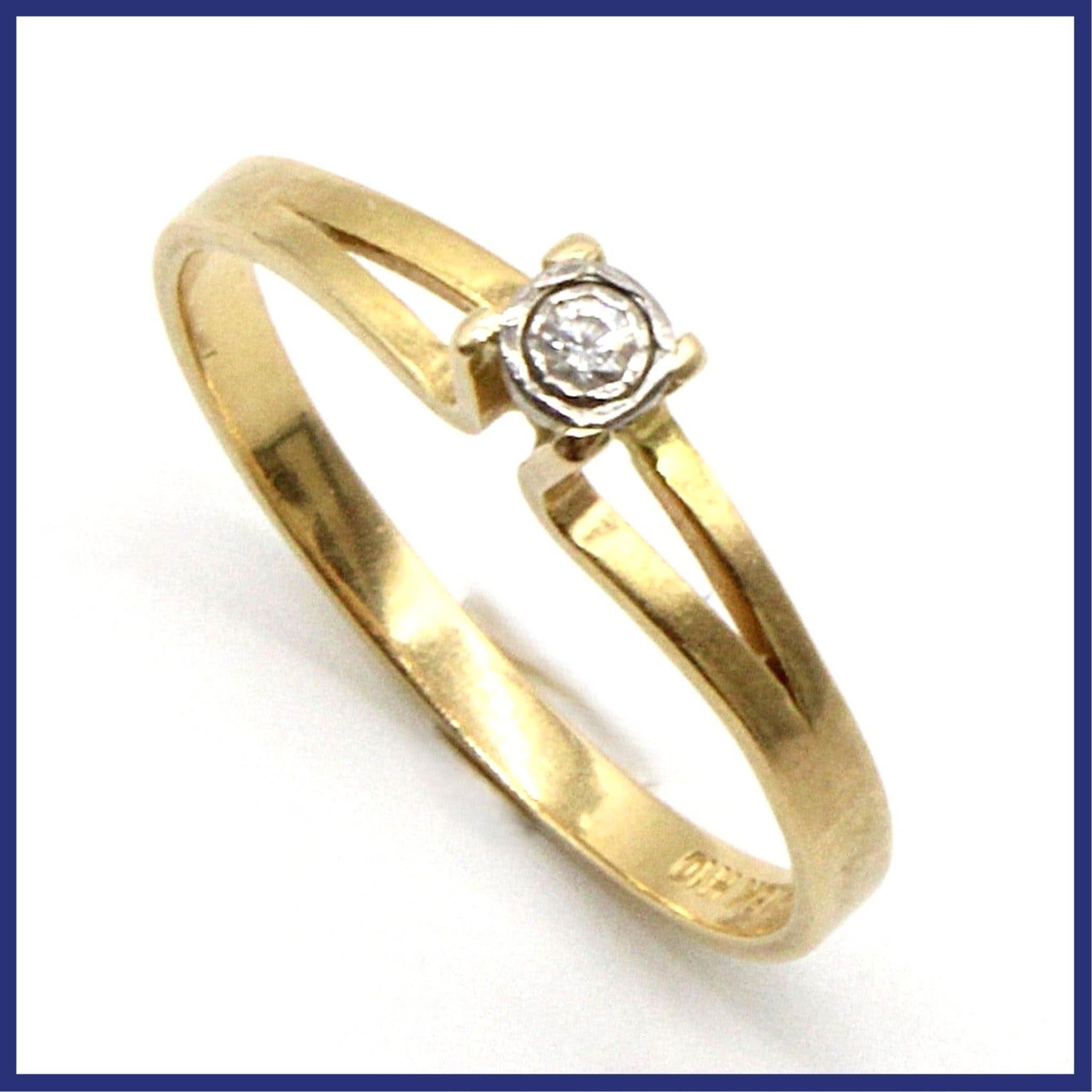 Ring, 18K guld, solitär, naturlig briljantslipad diamant (0,025ctv, stl 16,2mm)