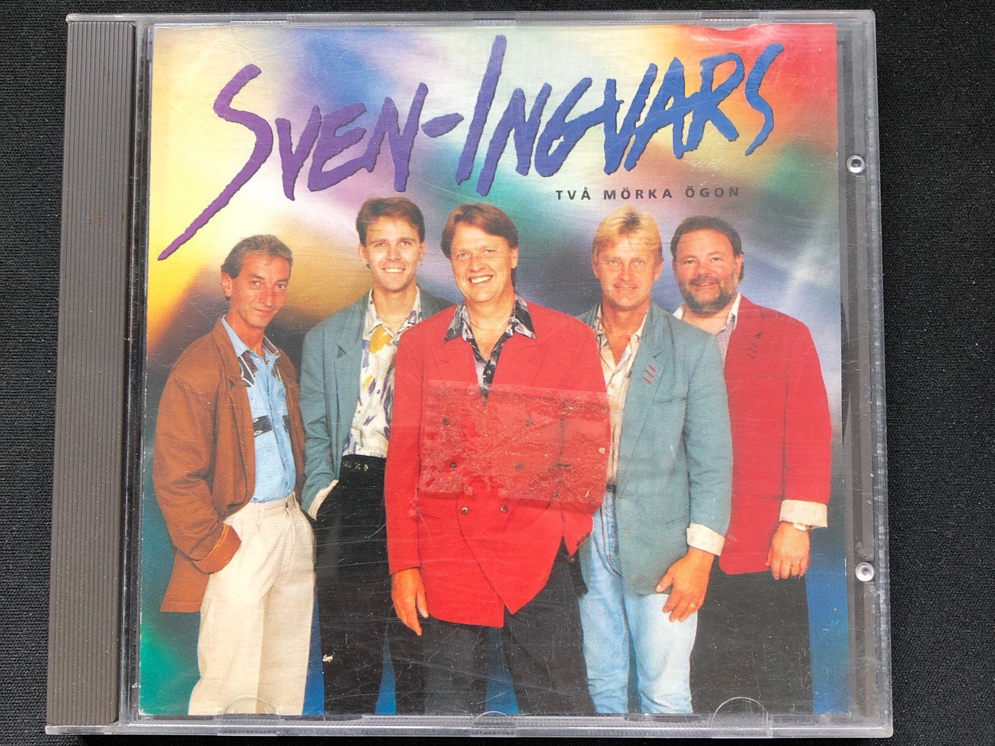 Sven Ingvars Två Mörka ögon
