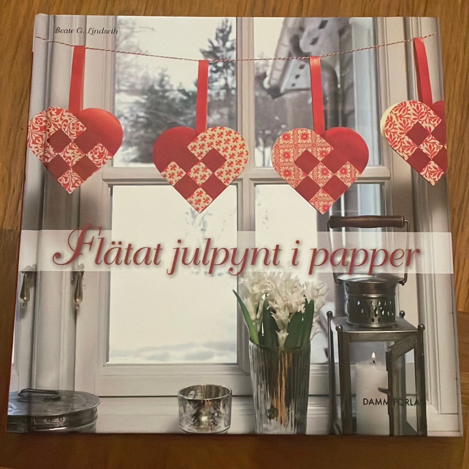 Bok Flätat julpynt i papper Pyssel julpyssel Köp på Tradera