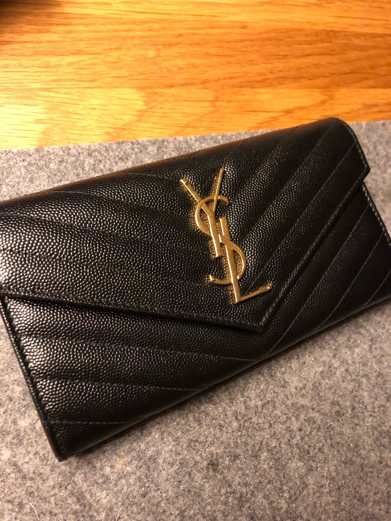 Saint Laurent YSL grained leather wallet svart (336937630) ᐈ Köp på Tradera