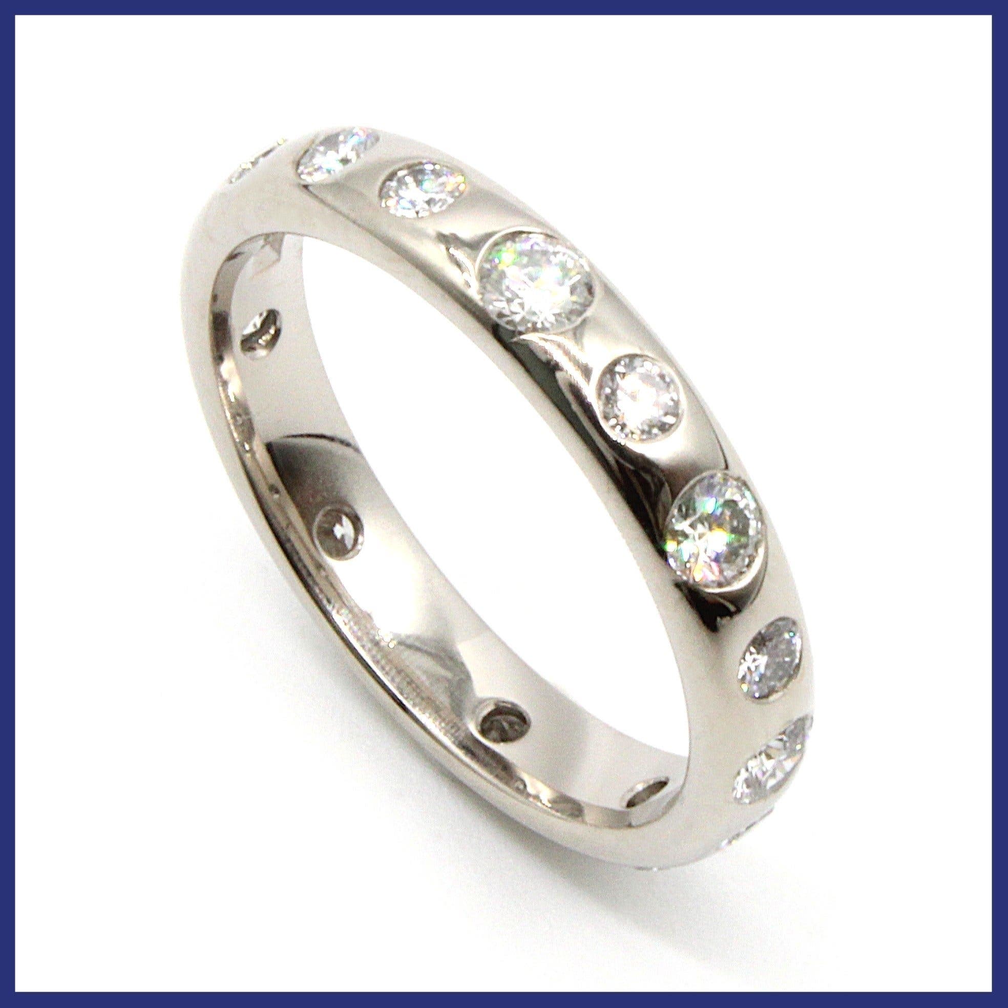 Ring, 18K vitguld, naturliga briljantslipade diamanter (1,07ctv, stl 17,1mm)