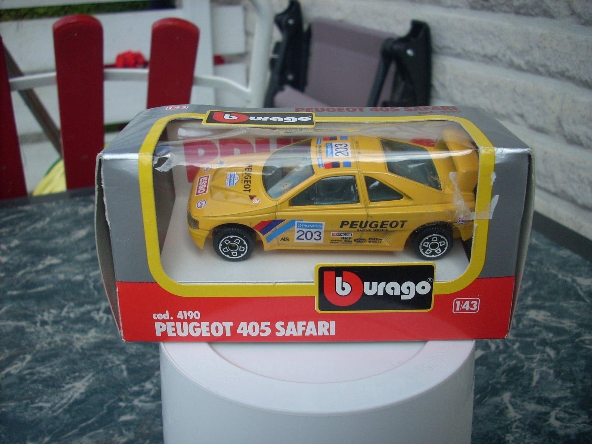 Figurine Bburago Peugeot 405 Dakar - Échelle 1/43 - Blanc - Occasion