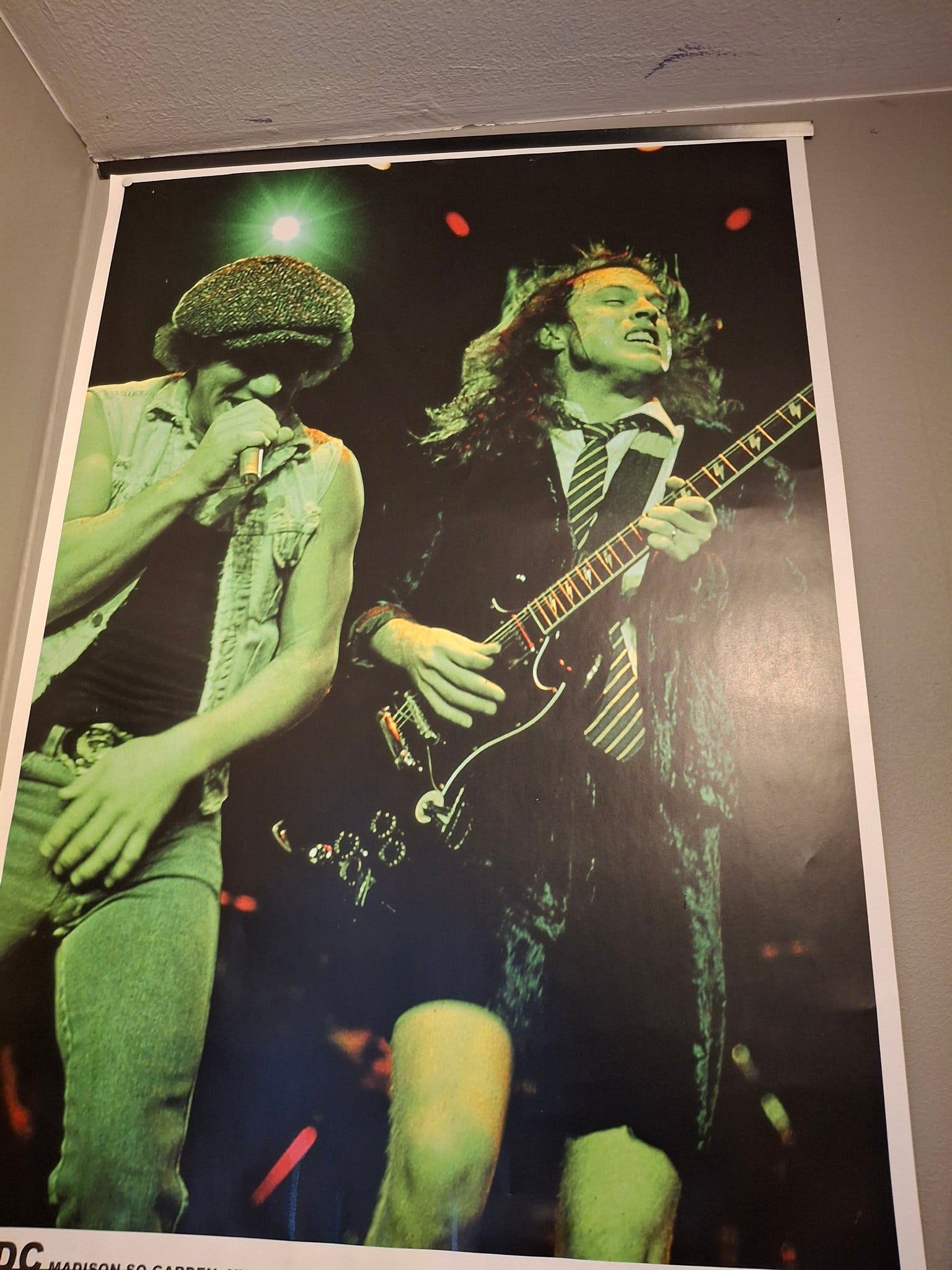 Se produkter som liknar AC/DC Poster på Tradera (682828143)