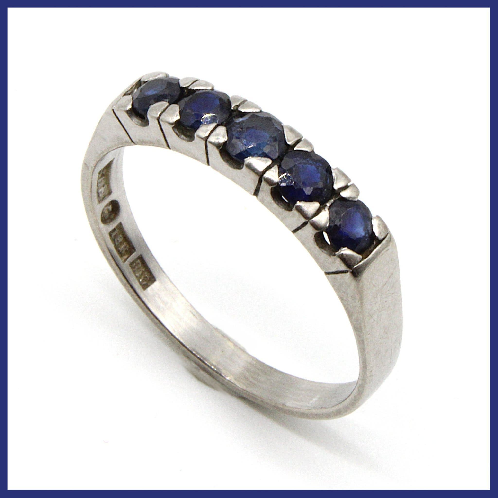 Ring, 18K vitguld, safirer, 5st (0,92ctv, stl 21,15mm)