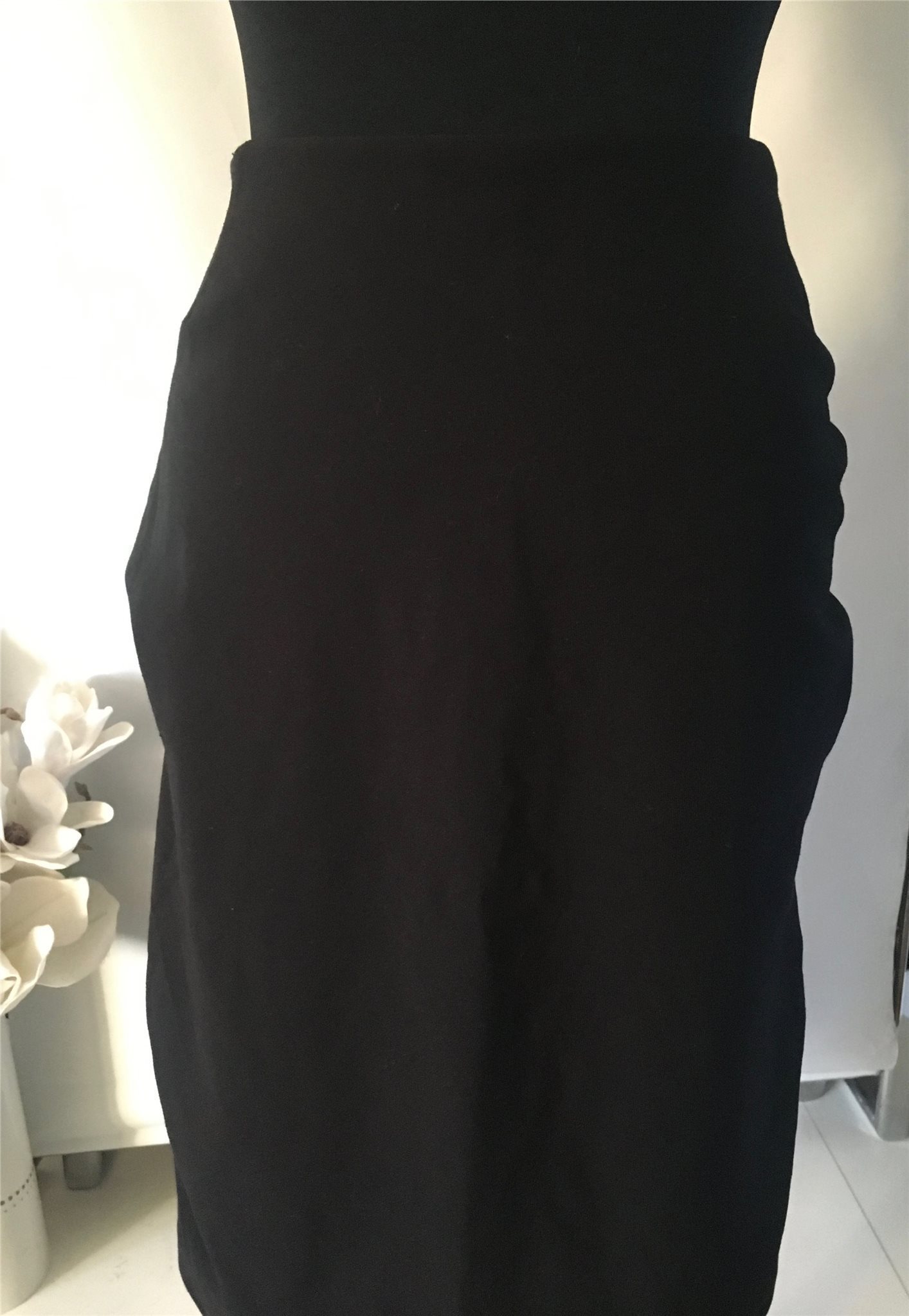 BITTE KAI RAND RAND RAND (pris 1200kr) fin svart kjol Strl 42 b12617 BITTE KAI RAND RAND RAND (pris 1200kr) fin svart kjol Strl 42 b12617