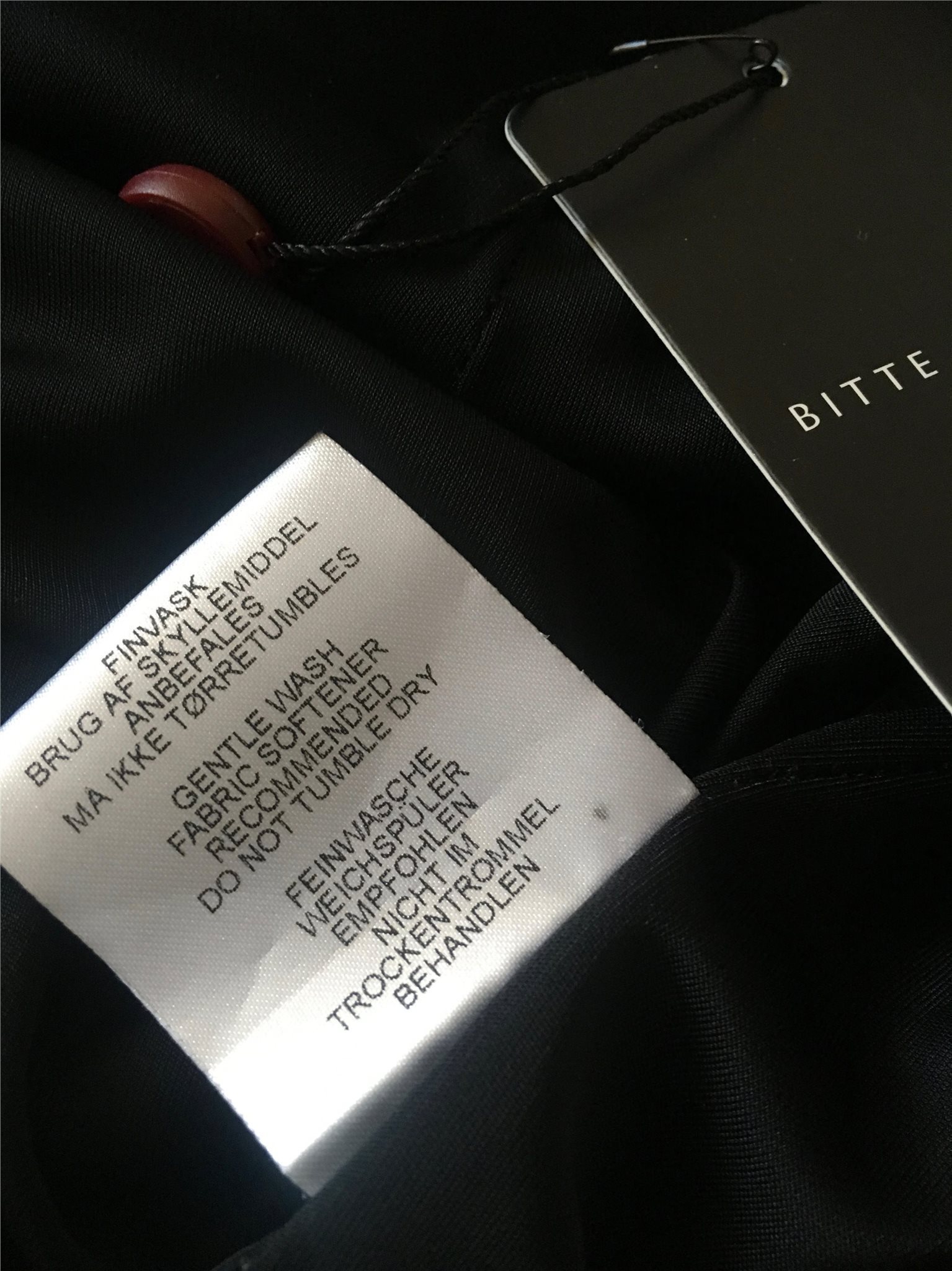 BITTE KAI RAND RAND RAND (pris 1200kr) fin svart kjol Strl 42 b12617 BITTE KAI RAND RAND RAND (pris 1200kr) fin svart kjol Strl 42 b12617