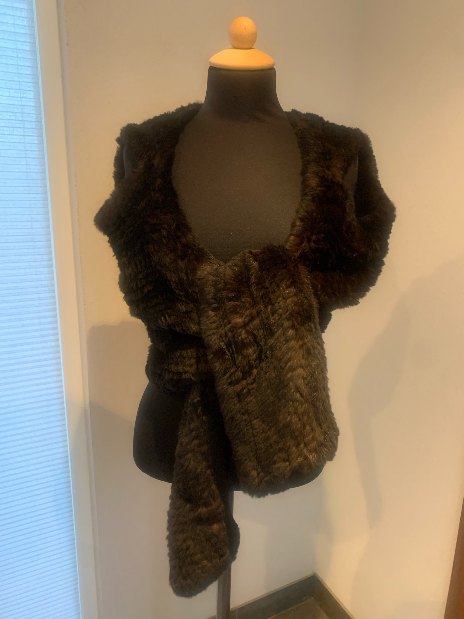 Katrin et Marie brun flått sjal/ bolero i kaninpäls