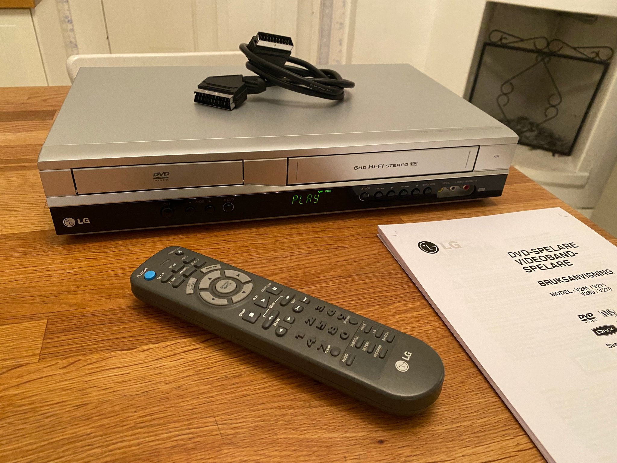 Se produkter som liknar LG VCRDVD Combo V271 DVD/ .. på Tradera