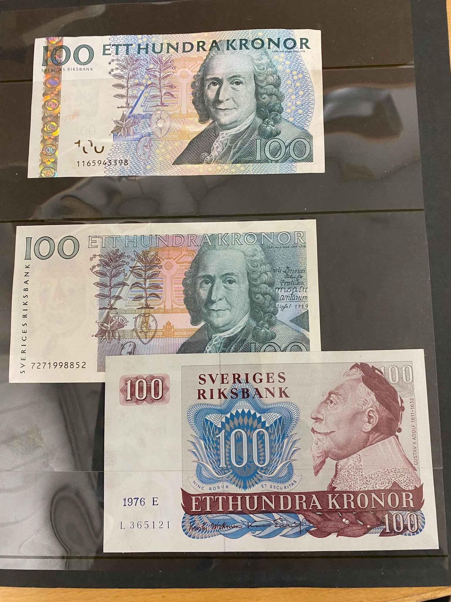 Tre stycken 100 kronors sedlar fin post passa på Köp på Tradera (587835236)