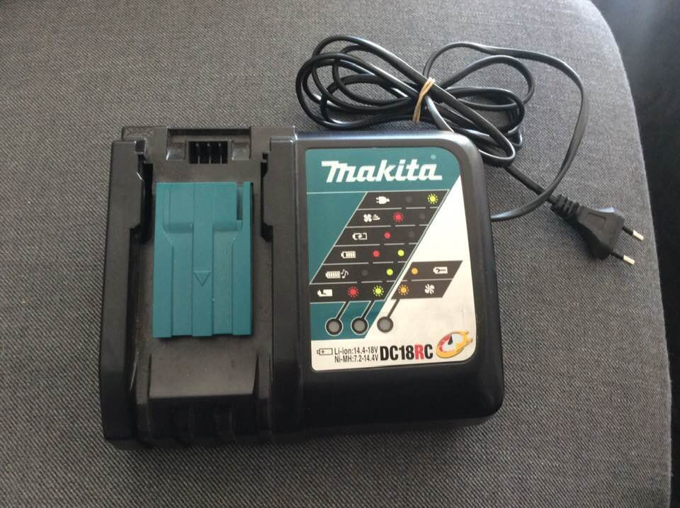 Makita DC18RC batteriladdare (390722825) ᐈ Köp på Tradera