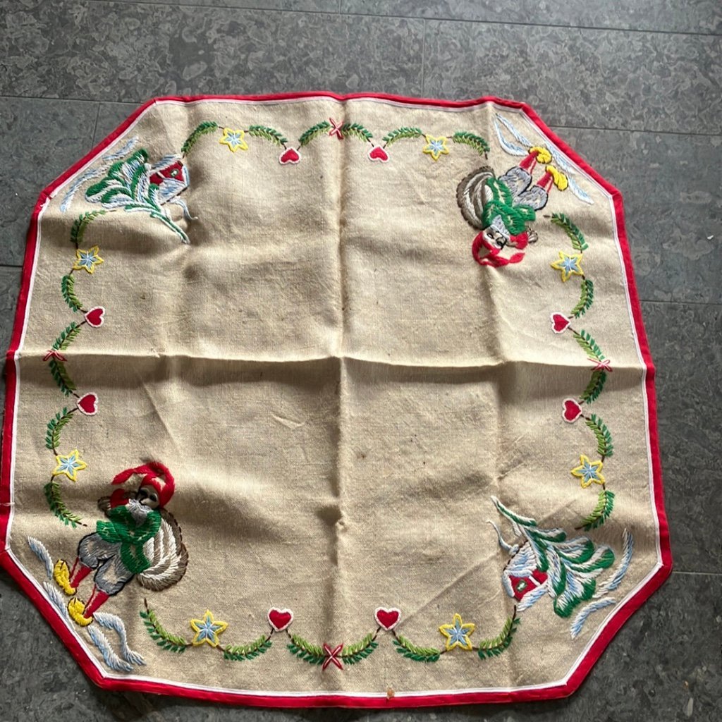 Julgransmatta julgran matta broderad tomtar dia.. Köp på Tradera