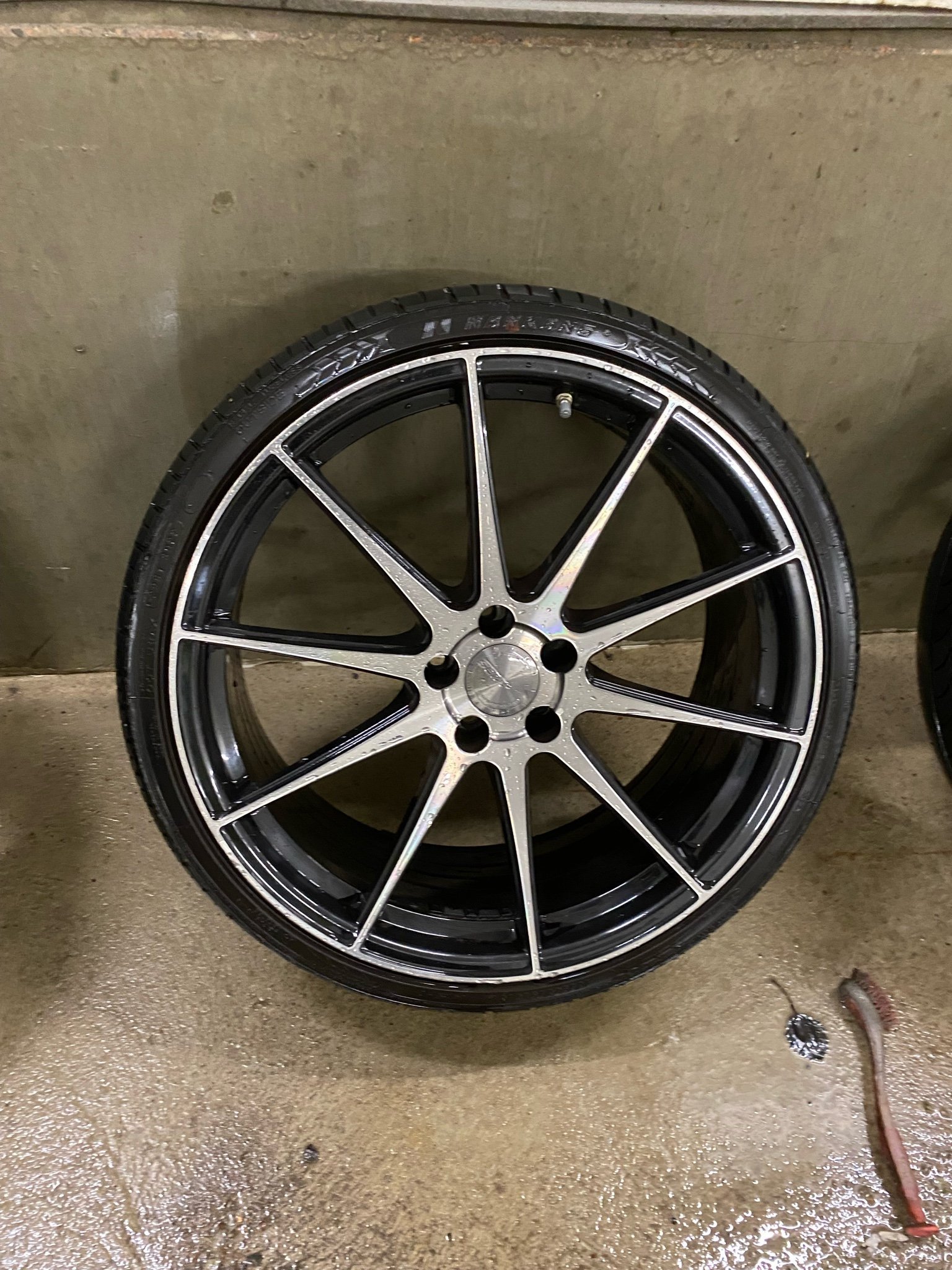 Snygga 21” fälgar. 9 tum breda. 5x112