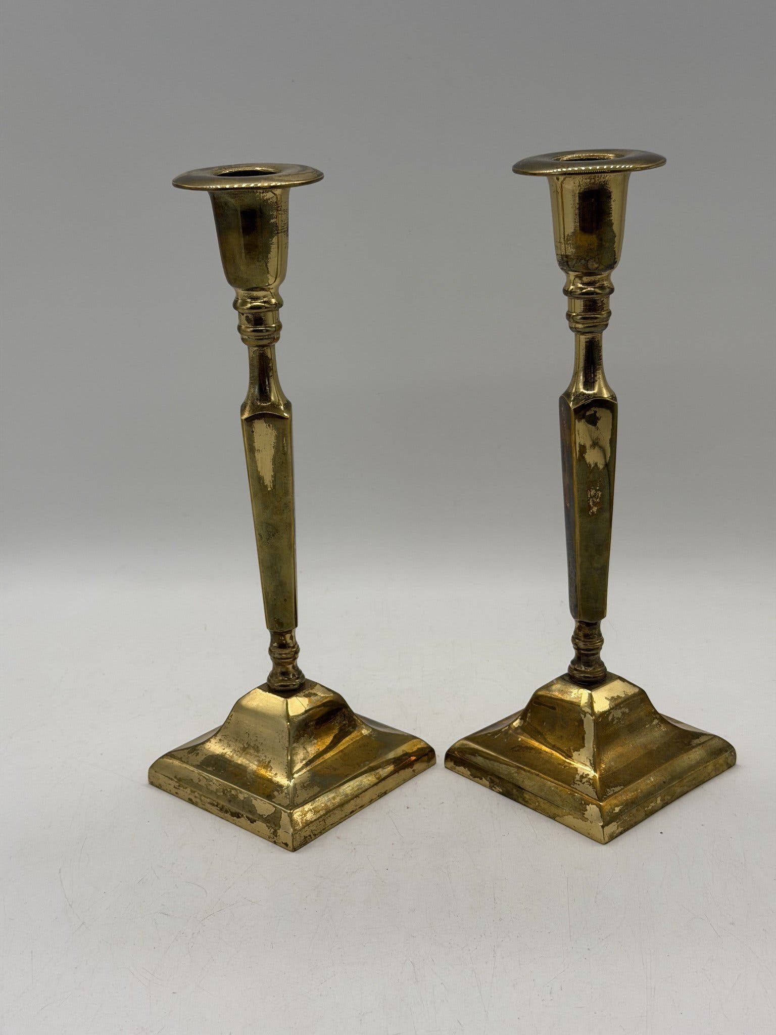 LJUSSTAKE / LJUSSTAKAR ETT PAR I MÄSSING / MALM