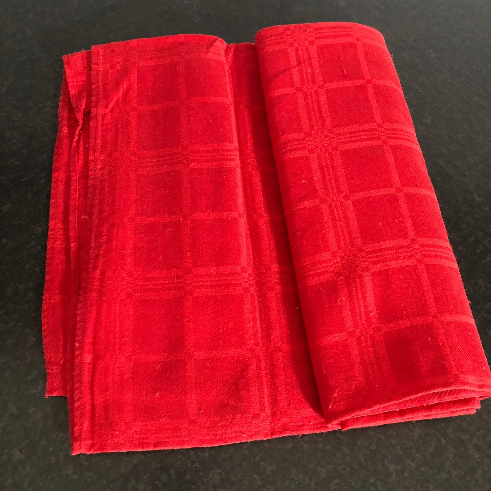 Stor röd duk, julduk, rutigt mönster, 140x230 c.. | Köp på Tradera ...