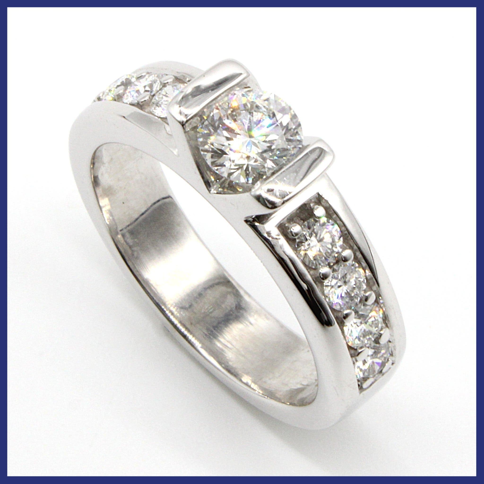 Ring, 18K vitguld, naturliga diamanter, solitär-/sidostenar (1ctv, stl 17,3mm)