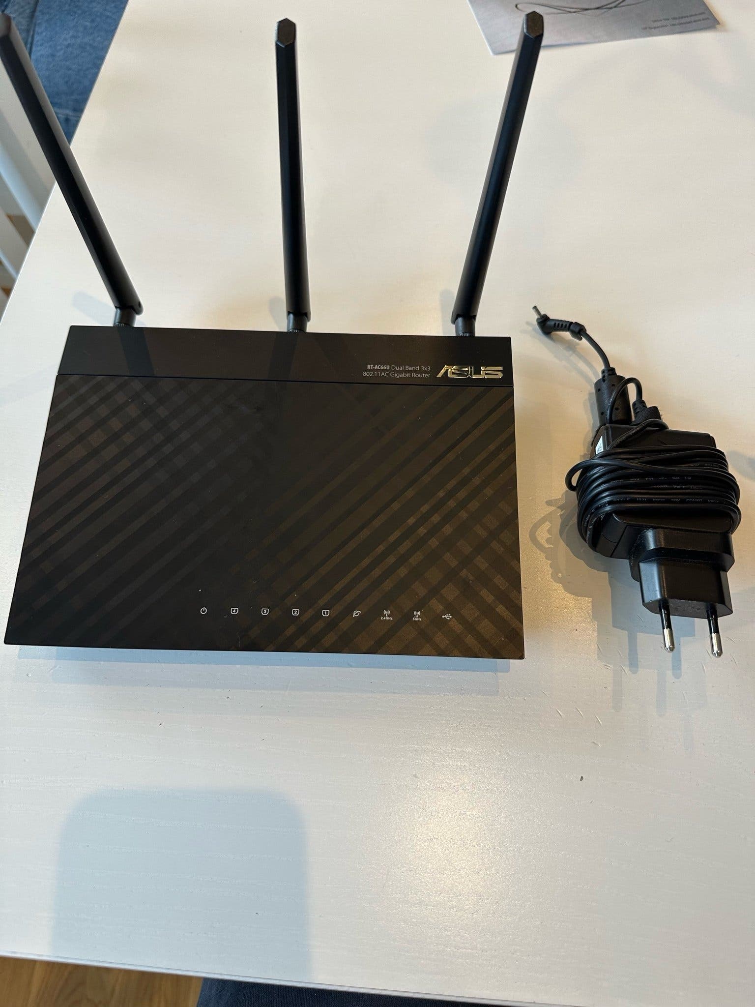 Se produkter som liknar ASUS RT-AC66U Gigabit Router på Tradera (734082988)