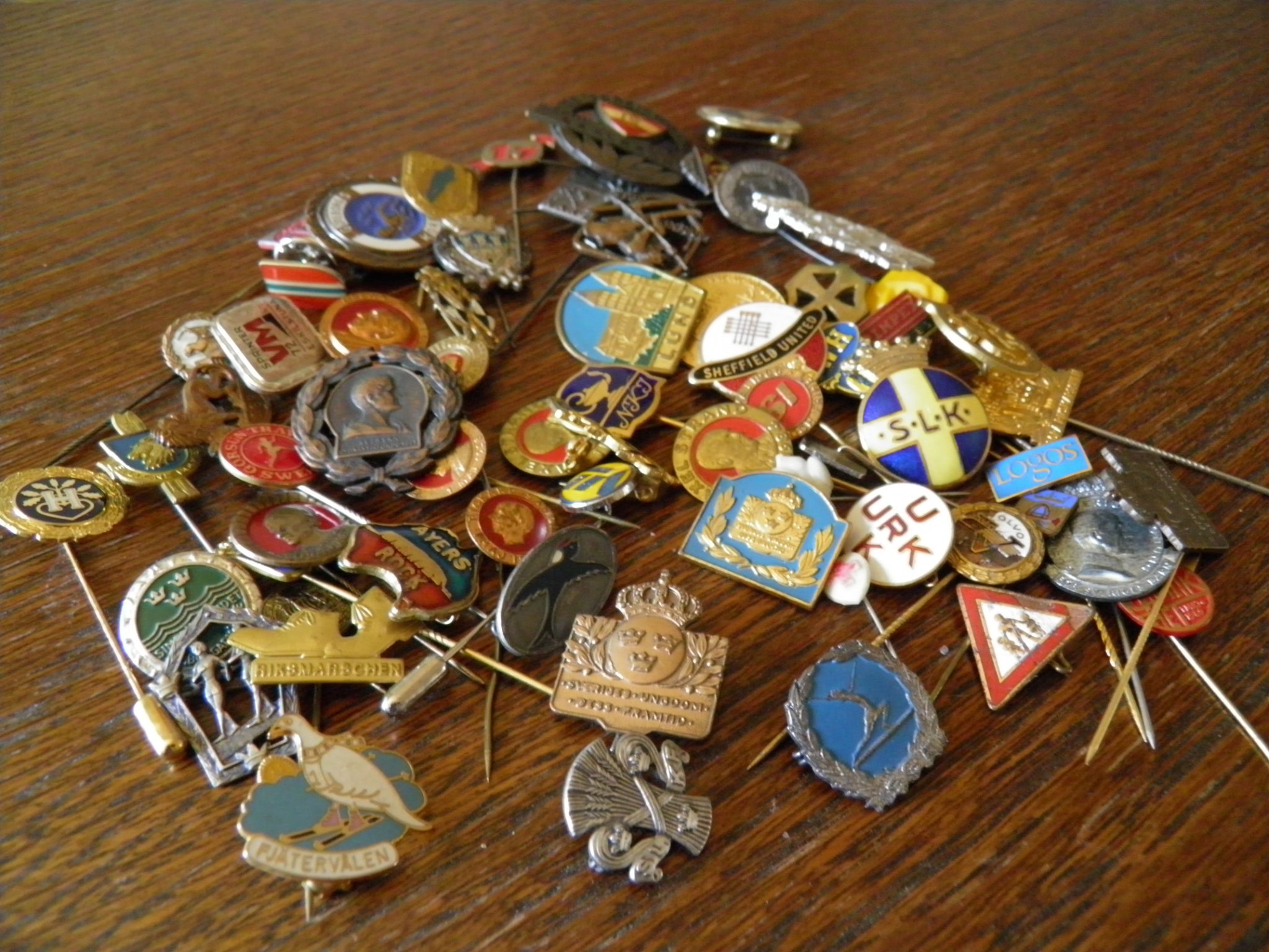 Lot Pins (362615546) ᐈ Köp på Tradera