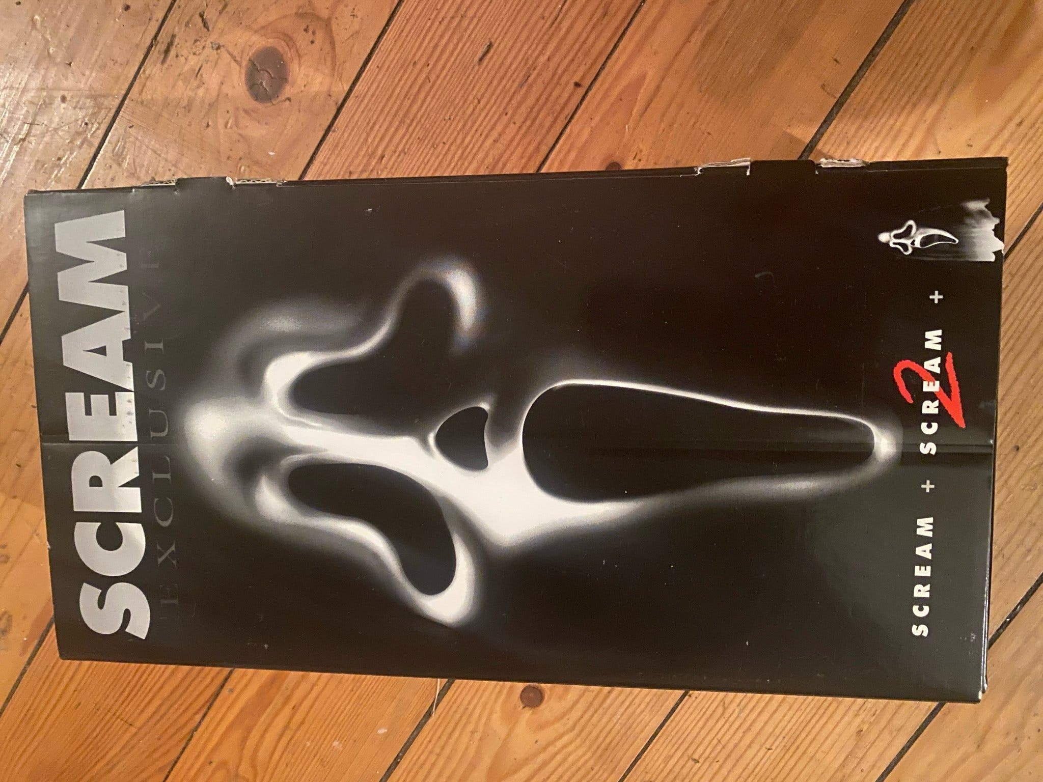 Se produkter som liknar Scream Exclusive Box 1 och 2 på Tradera (728129028)