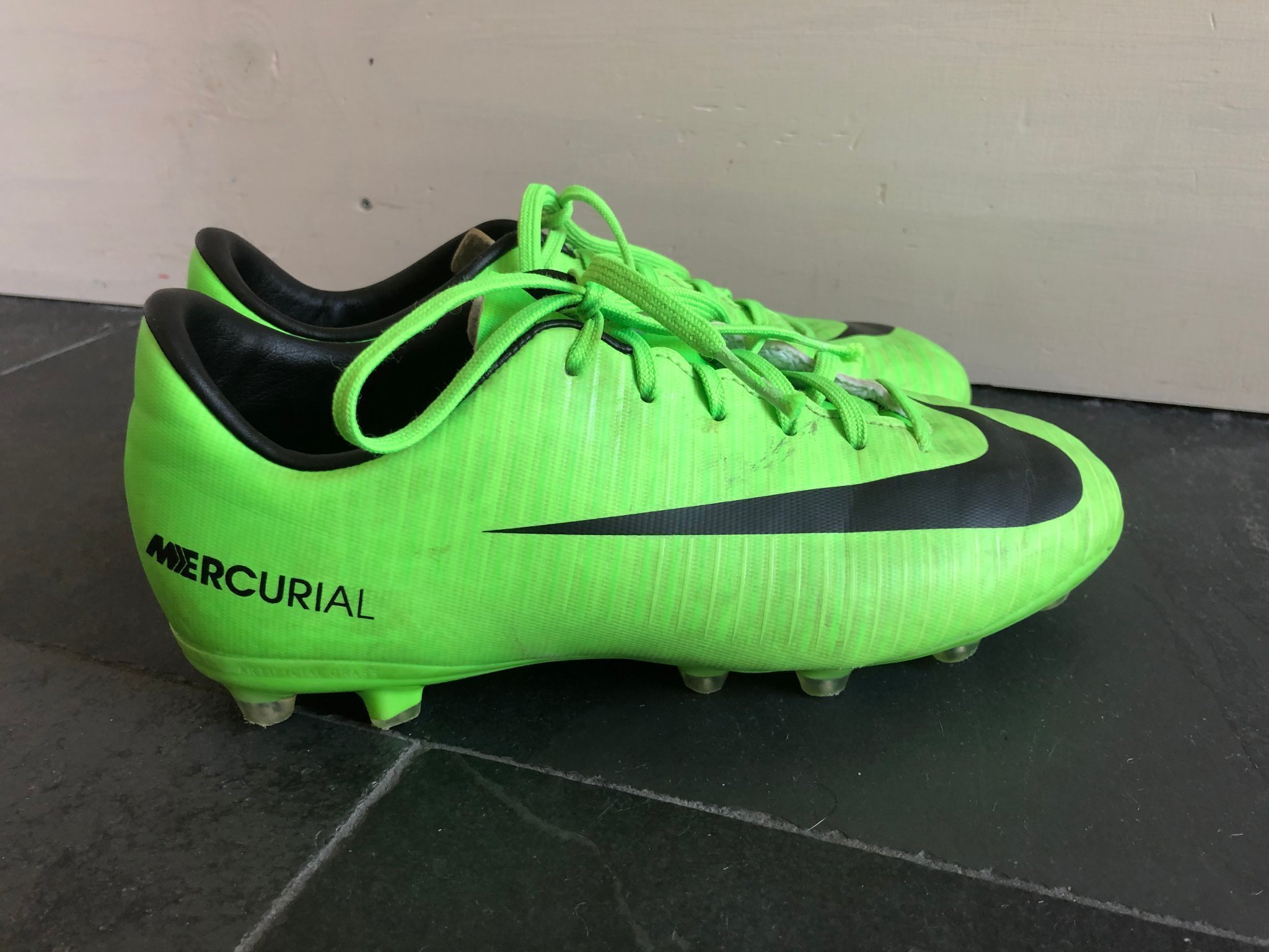 Fotbollsskor Nike neongröna strl 35 (403567343) ᐈ Köp på ...
