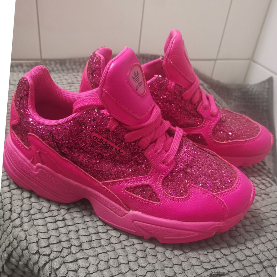 Adidas falcon limited 2025