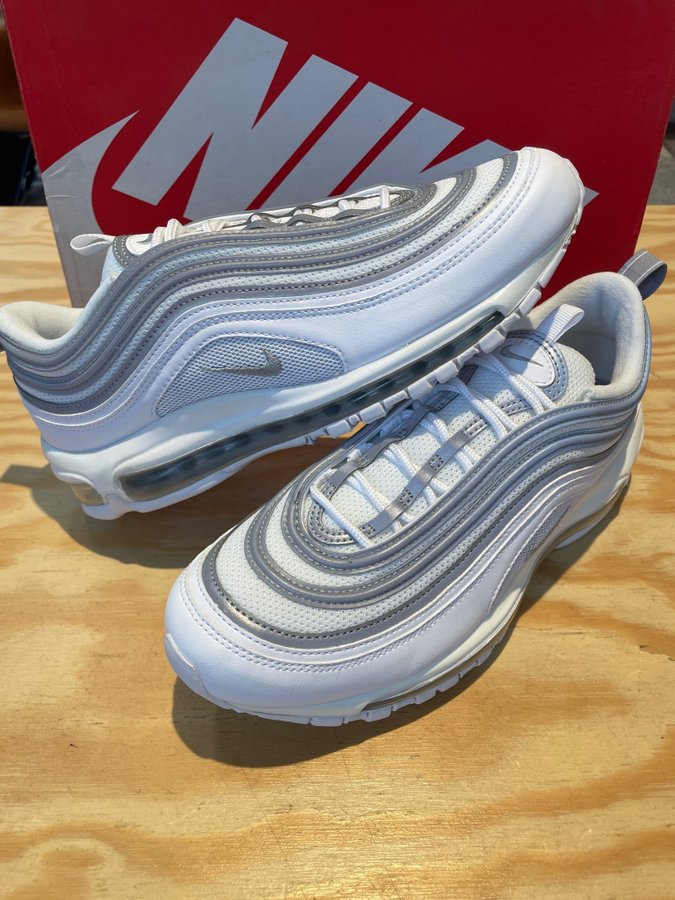 Se produkter som liknar Nike Air Max 97 White Reflect p Tradera