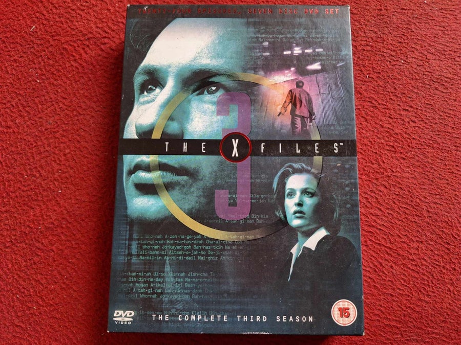Se produkter som liknar THE X-FILES SEASON 3 BOX DVD på Tradera