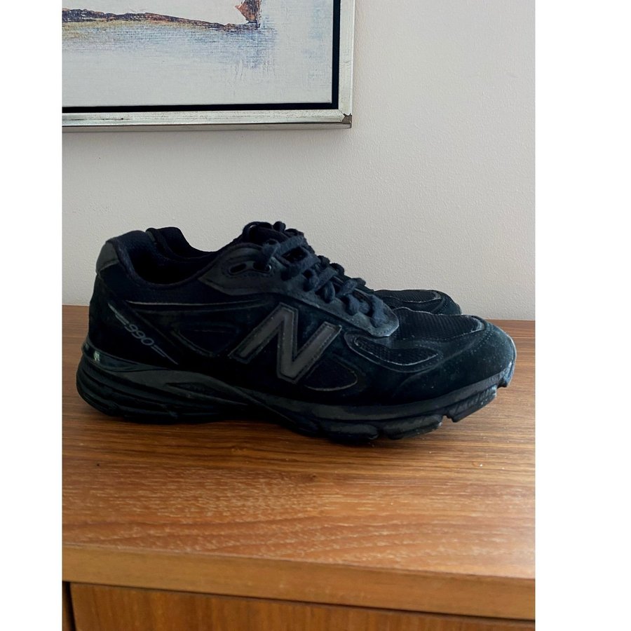 New Balance 990v4 bb4 Svart Storlek 41 5