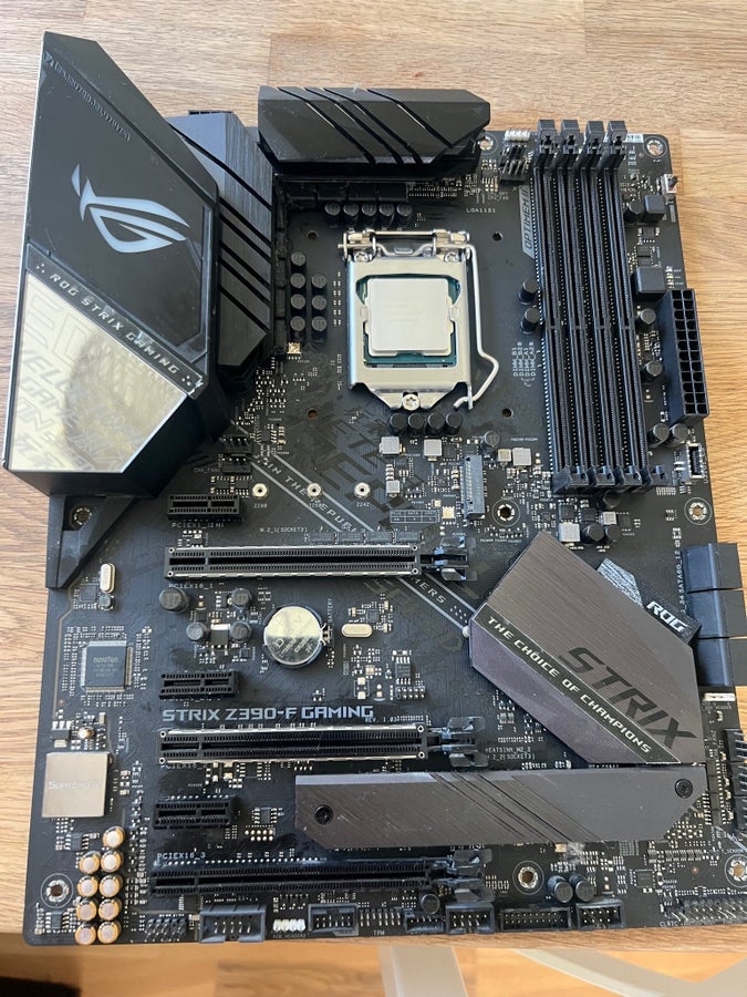 ASUS ROG STRIX Z390-F GAMING Moderkort med Inte.. | Köp på Tradera