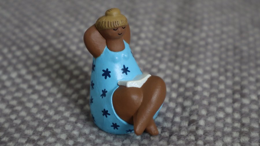 工芸品 Lisa Larson  Emma from The ABC Flickor Lisa Larson, a stoneware figurine, 'Emma', from the series