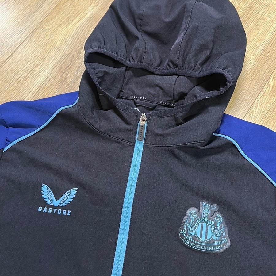 Castore Newcastle United FC Hooded Jacket Size XL | Köp på Tradera