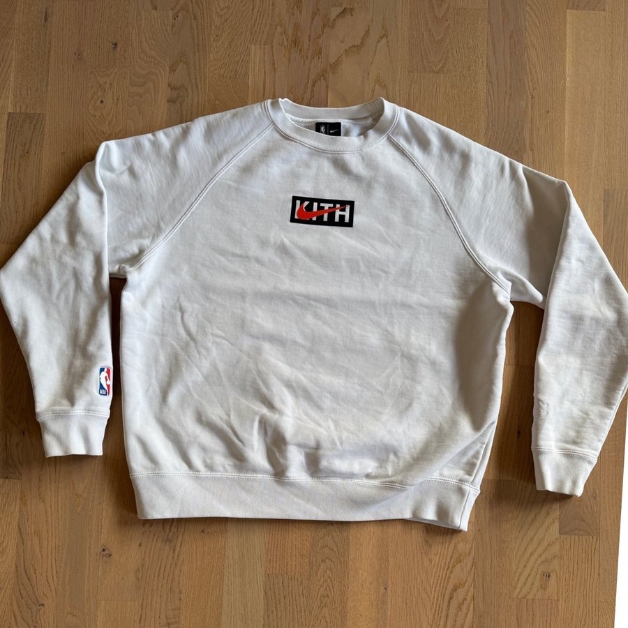 Se produkter som liknar Nike x Kith sweatshirt M på Tradera