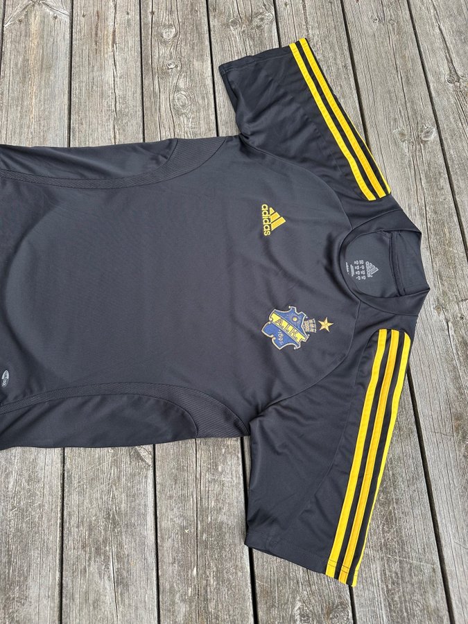 AIK släpper ny matchtröja - firar 130 år med jubileumsställ
