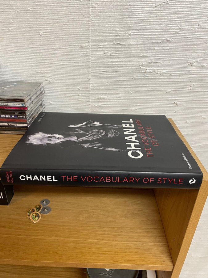 Se produkter som liknar Chanel: The Vocabulary of på Tradera