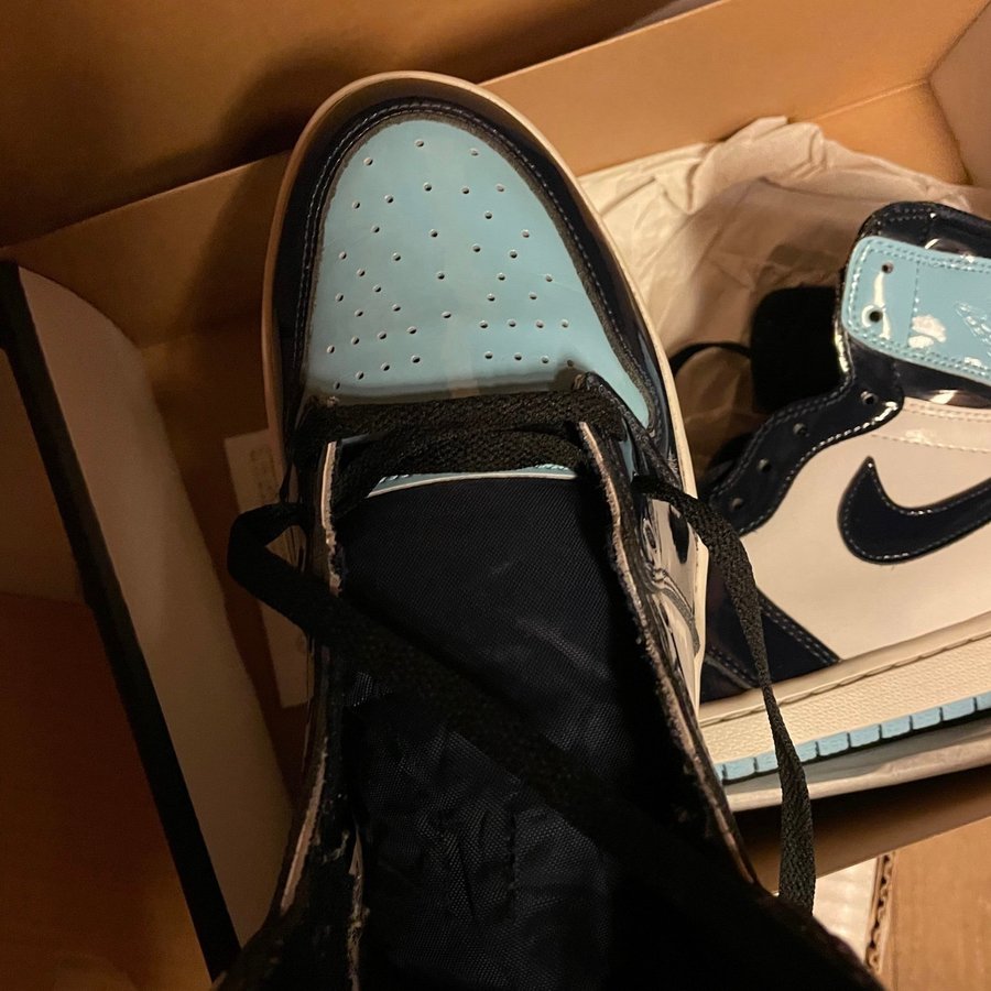 Se produkter som liknar Nike air Jordan 1 high og unc.. på Tradera  (597580687)