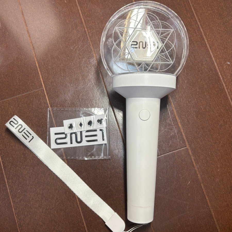 2NE1 Official JAPAN TOUR Pen Light Stick White .. | Köp på Tradera