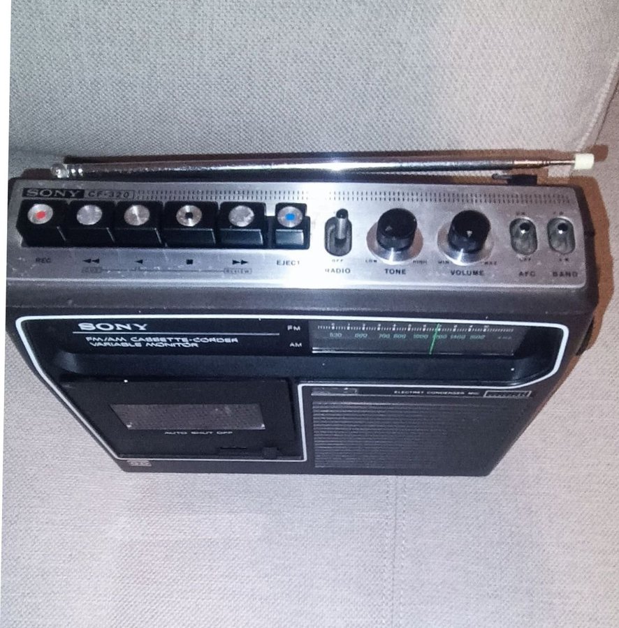Radio Cassette Sony CF-320 FM/AM, Pour Pièces Détachées Ou Réparation