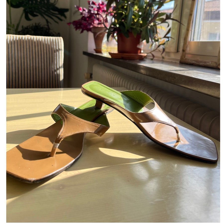 By far online jack flip flops