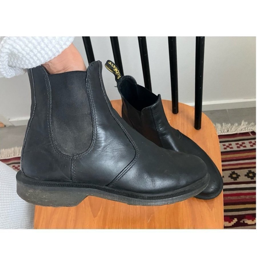 Dr martens chelsea boots laura hot sale