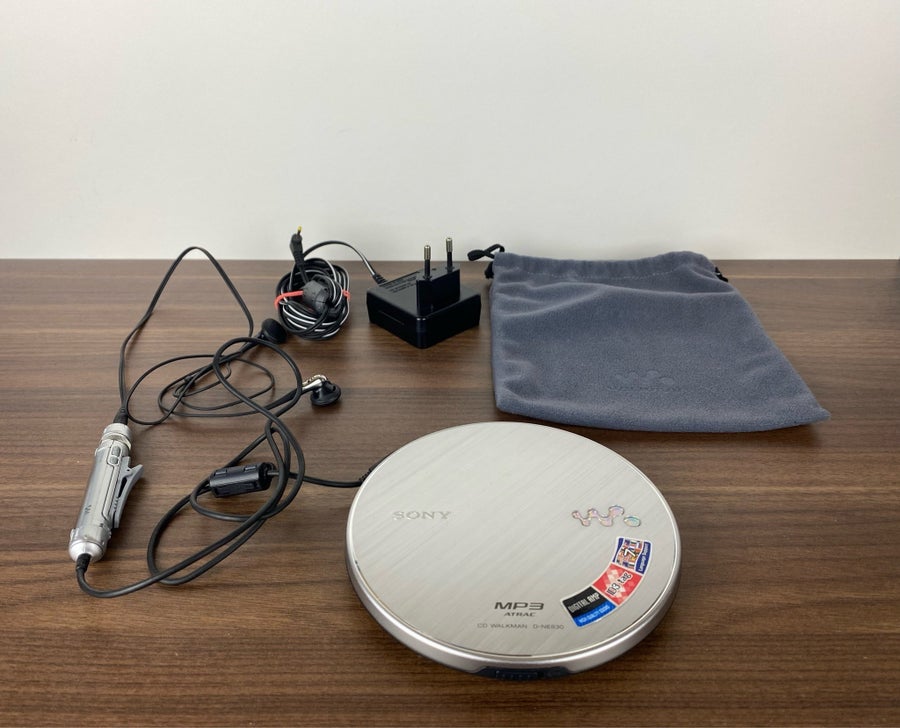 ジャンク】SONY WALKMAN D-NE830 MP3 ATRAC ポータブルCDプレーヤー CD