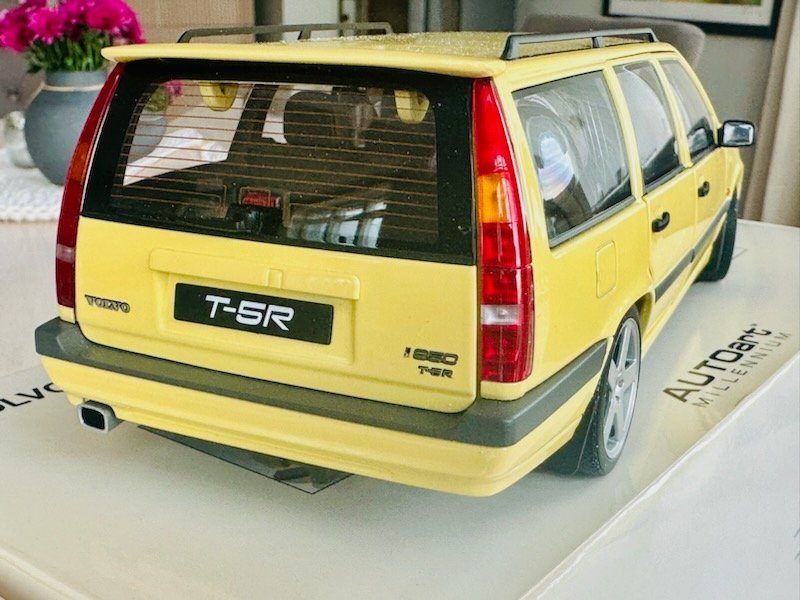 Se produkter som liknar AUTOART - 1:18 - VOLVO 850 T-.. på Se produkter som liknar AUTOART - 1:18 - VOLVO 850 T-.. på
