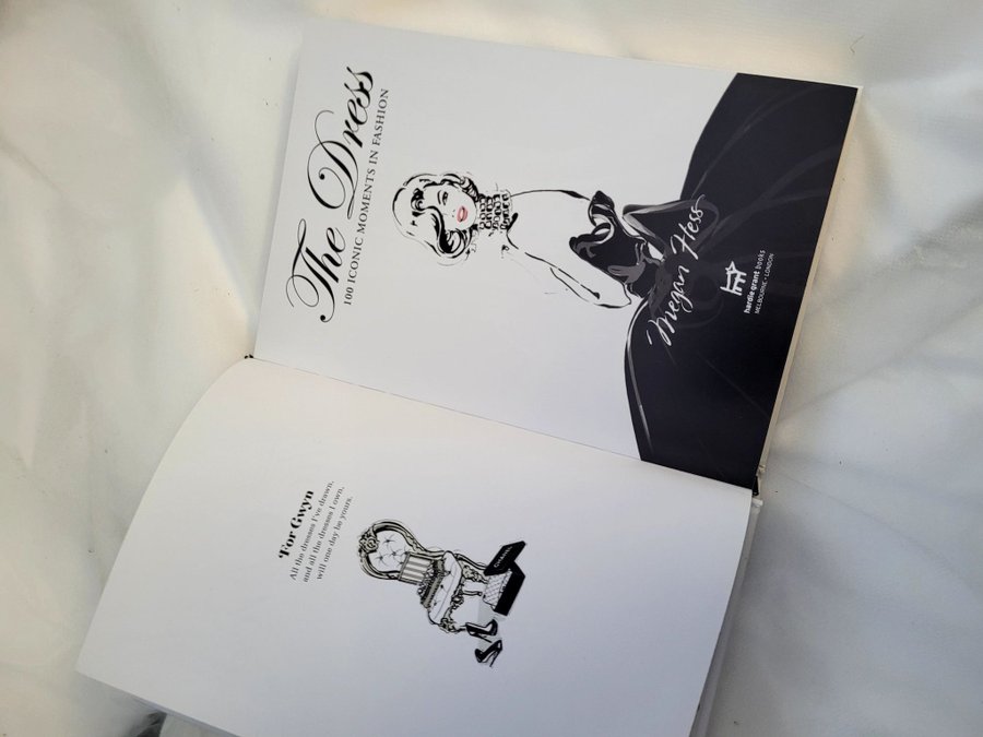 Se produkter som liknar The Dress: 100 Iconic Moments.. p Tradera  (716844075)