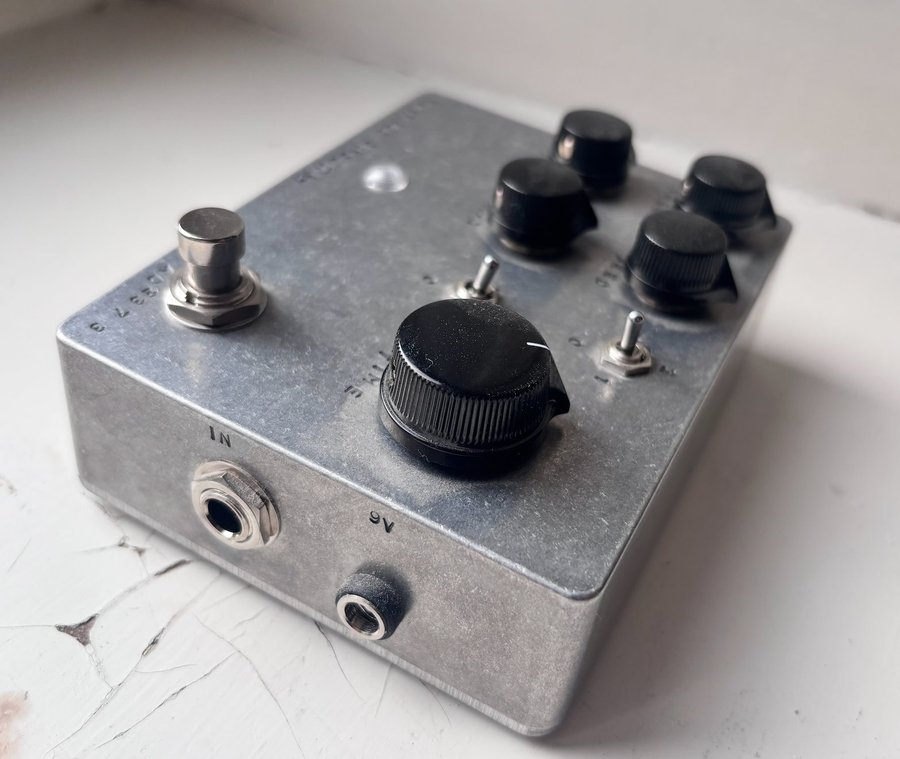 Fairfield Circuitry Meet Maude Delay | Köp på Tradera (718300601)