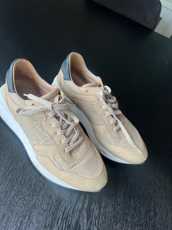 KMB Sneakers Beige Köp på Tradera (697985179)