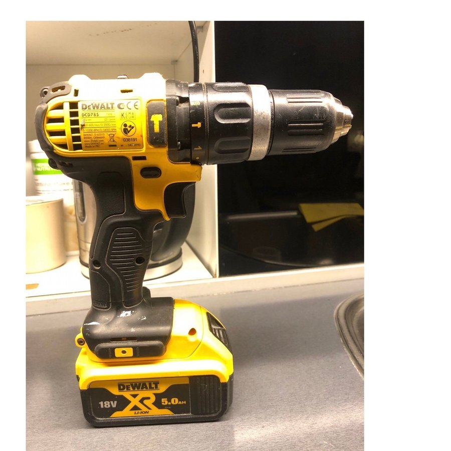 DEWALT DCD785 XR 18V Borrmaskin med batteri och laddare
